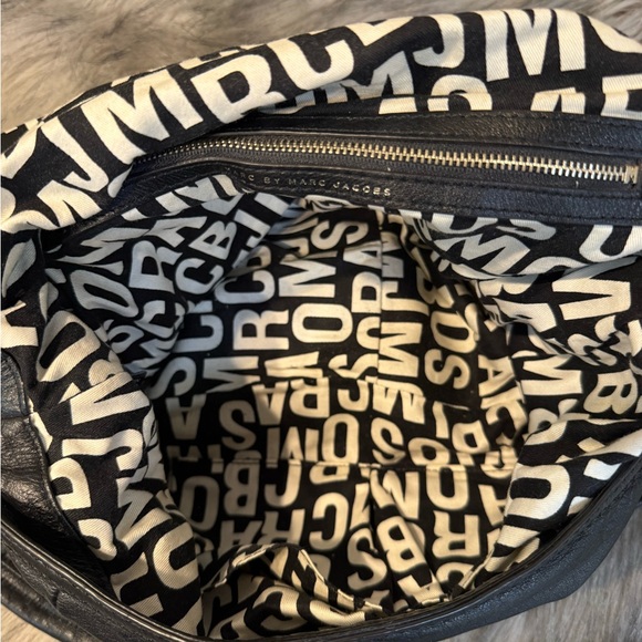 Marc by Marc Jacobs Chic Black Leather Shoulder Bag - Picture 5 of 13